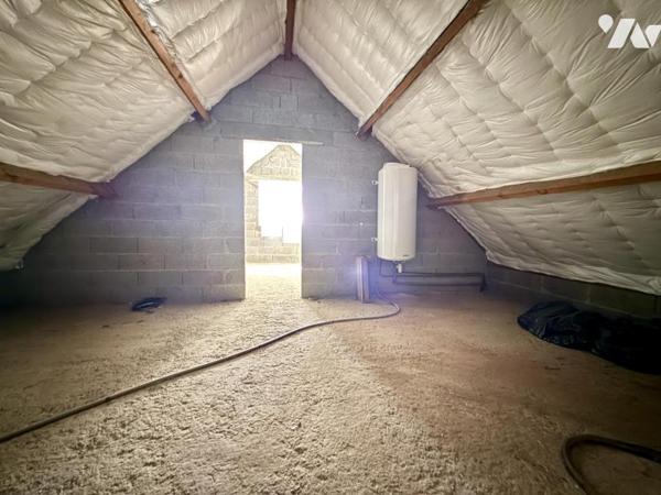 Au calme d'un hameau maison à rénover à fort potentiel !