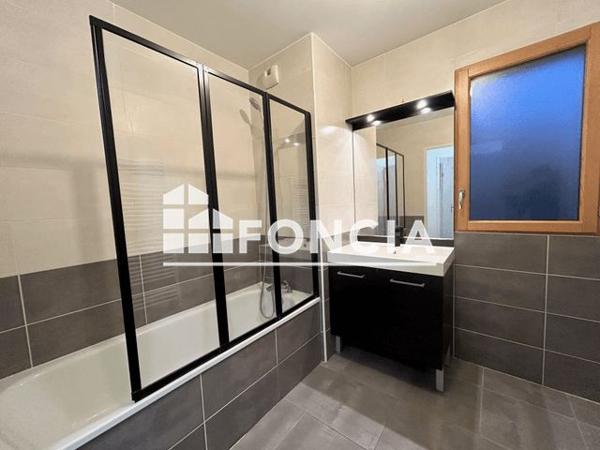 Location Appartement 3 pièces 63.1 m² - 9 RUE DU MANEGE Bron 69500