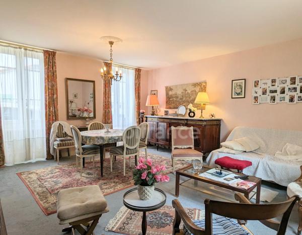 Dpt Charente (16), à vendre SEGONZAC maison avec jardin arboré et son appartement indépendant