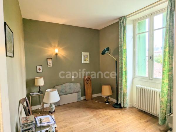 Dpt Charente (16), à vendre SEGONZAC maison avec jardin arboré et son appartement indépendant