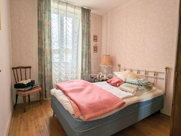 Dpt Charente (16), à vendre SEGONZAC maison avec jardin arboré et son appartement indépendant