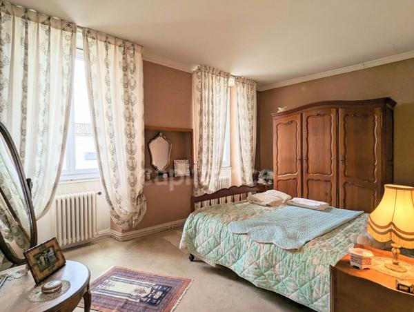 Dpt Charente (16), à vendre SEGONZAC maison avec jardin arboré et son appartement indépendant