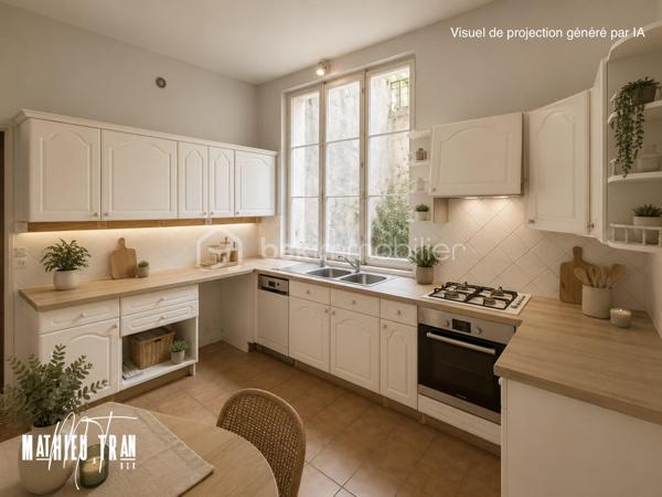 Découvrez cette charmante maison individuelle construite en 1945, située dans un environnement urbain où tranquillité et commodités se rencontrent. Parfaite pour ceux qui recherchent une vie pratique et confortable.

Avec ses 135 m² de surface habitable répartis en 5 pièces spacieuses, cette maison promet un confort optimal. Bien que non mitoyenne, elle conserve tout le charme d'une maison de campagne avec le confort de la proximité urbaine.

L'intérieur est agencé de manière à maximiser l'espace, offrant un séjour convivial, bien que la cuisine nécessite peut-être une touche personnelle. La maison dispose d’un toit terrasse ainsi que d’un patio. 

À quelques pas des commodités (transports, commerces, écoles), ce bien, bien qu'il ne bénéficie pas de jardin ou de vue dégagée, reste un excellent choix pour une première acquisition immobilière. 

Ne manquez pas cette opportunité unique de vivre dans une maison au style intemporel. 

Pour plus d'informations, contactez Mathieu Tran, agent mandataire, et laissez-vous séduire par cette belle découverte.