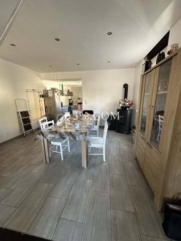 Maison
                                                                                                                                                                                                                                                                                                                        6 pièce(s)                                                                                                                                                                                                          3 chambre(s)                                                                                                                                                                                                          88  m²