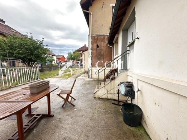 Maison
                                                                                                                                                                                                                                                                                                                        6 pièce(s)                                                                                                                                                                                                          3 chambre(s)                                                                                                                                                                                                          88  m²