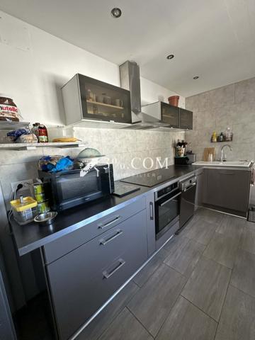 Maison
                                                                                                                                                                                                                                                                                                                        6 pièce(s)                                                                                                                                                                                                          3 chambre(s)                                                                                                                                                                                                          88  m²