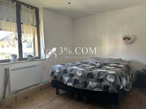 Maison
                                                                                                                                                                                                                                                                                                                        6 pièce(s)                                                                                                                                                                                                          3 chambre(s)                                                                                                                                                                                                          88  m²