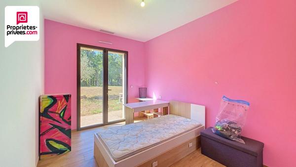VILLA DE PLAIN PIED 5 PIECES DE 120 M2 ET TERRAIN CLOS ET PLAT  DE 2000 M2