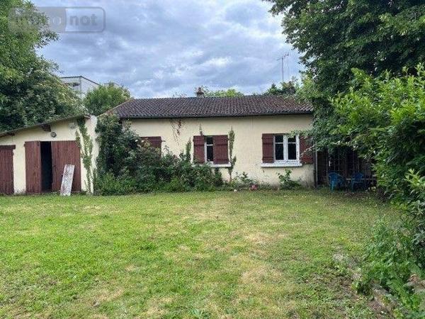 Pavillon à vendre à Saint-Amand-Montrond dans le Cher (18200), ref : 18022/808