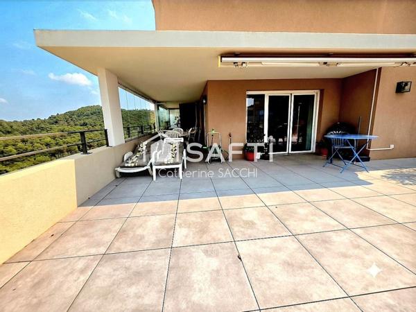 Vue panoramique sur l'Estérel Terrasse de 90m2