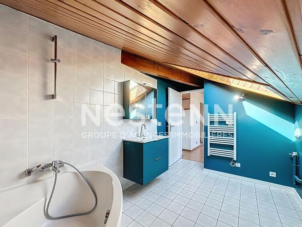 T2 lumineux rénové avec 2 balcons, cave et parking sécurisé