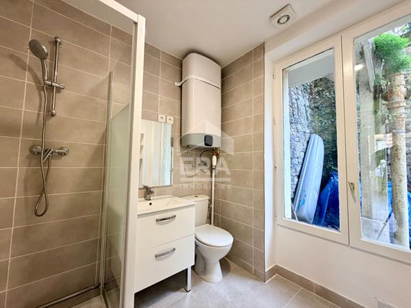 Studio 26 m² entièrement rénové - Résidence années 1930 sécurisée - Double exposition Est/Ouest