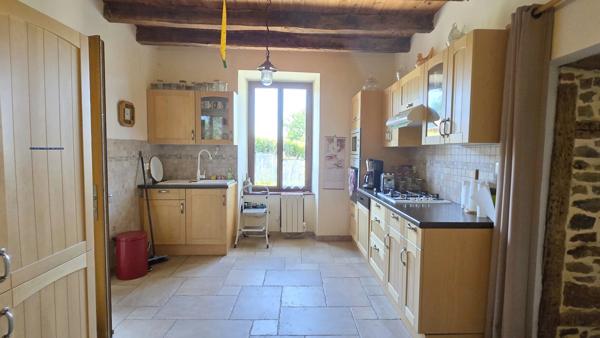 MAISON EN PIERRE RENOVEE 7P + JARDIN - ENVIRONNEMENT CAMPAGNE - PROCHE MONTS DE BLOND