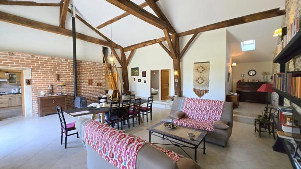 MAISON EN PIERRE RENOVEE 7P + JARDIN - ENVIRONNEMENT CAMPAGNE - PROCHE MONTS DE BLOND