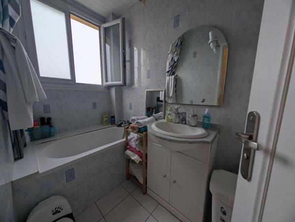 DREUX (28100) Grand T4, dernier étage, ascenseur + parking + cave !