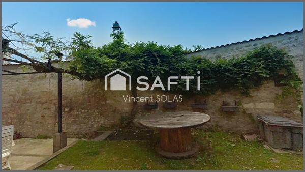 en EXCLUSIVITE  !  Maison Bourgeoise de 154 m² - 3 Chambres - Jardin - Garage - Centre Ville de ST HERMINE