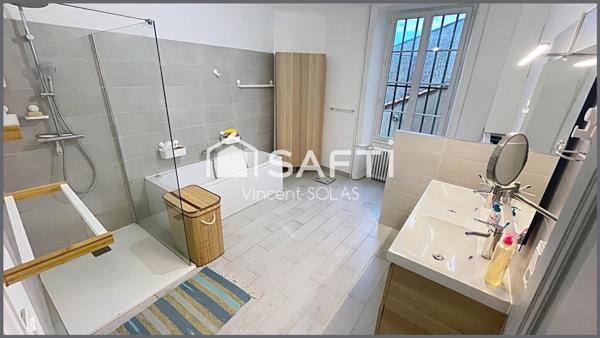 en EXCLUSIVITE  !  Maison Bourgeoise de 154 m² - 3 Chambres - Jardin - Garage - Centre Ville de ST HERMINE