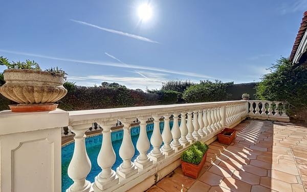 Maison à vendre    5 pièces • 182 m2 Saint-Raphaël