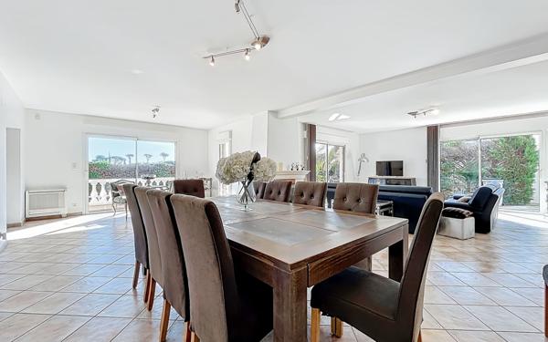 Maison à vendre    5 pièces • 182 m2 Saint-Raphaël