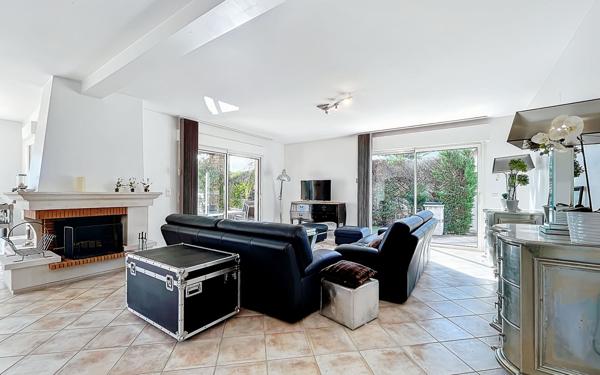 Maison à vendre    5 pièces • 182 m2 Saint-Raphaël