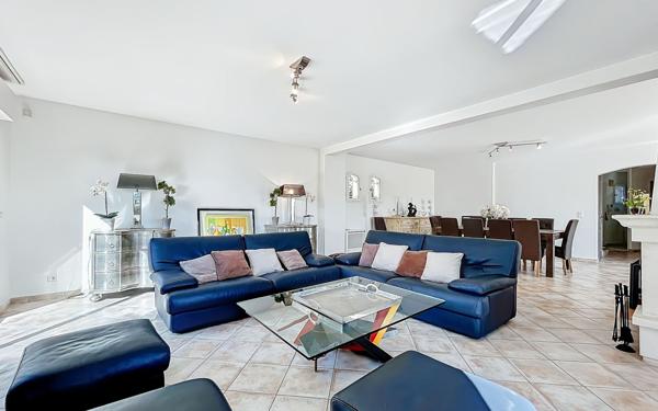 Maison à vendre    5 pièces • 182 m2 Saint-Raphaël