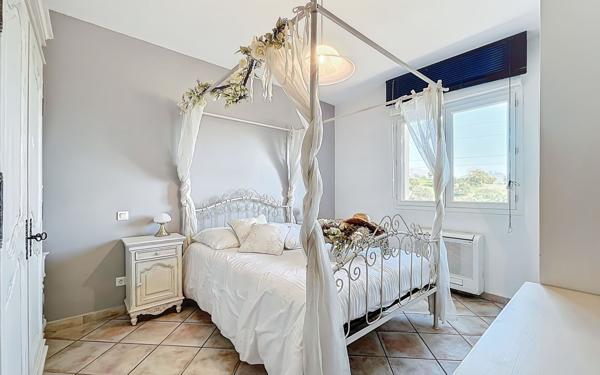 Maison à vendre    5 pièces • 182 m2 Saint-Raphaël