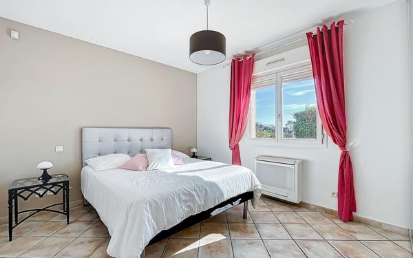 Maison à vendre    5 pièces • 182 m2 Saint-Raphaël