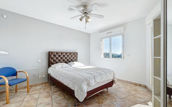 Maison à vendre    5 pièces • 182 m2 Saint-Raphaël