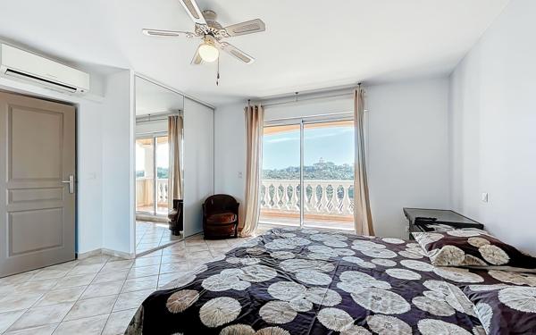 Maison à vendre    5 pièces • 182 m2 Saint-Raphaël