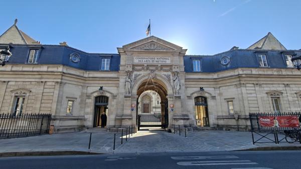 Marais • Gaîté Lyrique • Dernier étage avec ascenseur