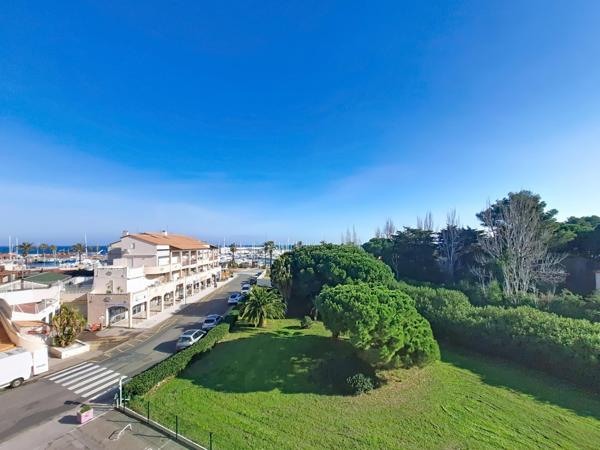 Appartement traversant avec terrasse vue mer