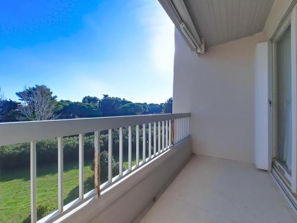 Appartement traversant avec terrasse vue mer