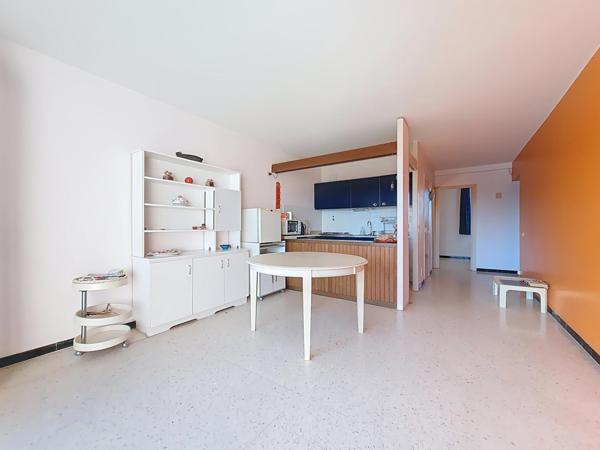 Appartement traversant avec terrasse vue mer