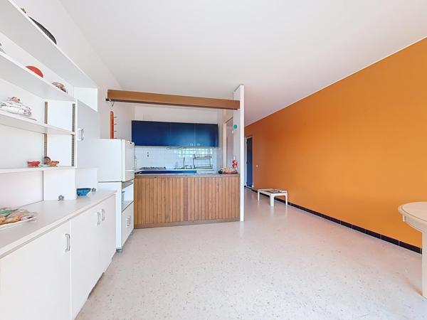 Appartement traversant avec terrasse vue mer