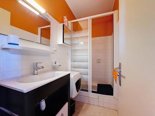 Appartement traversant avec terrasse vue mer