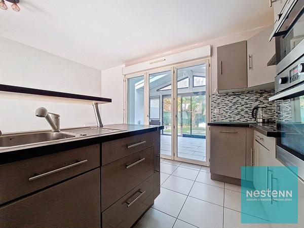 Maison en très bon état général avec 3 chambres et un jardin à Montereau Fault Yonne