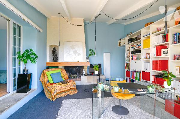 Bien atypique : appartement en longère d'une surface de 133 m² avec jardin, terrasse et box-garage