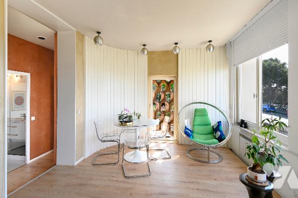 Bien atypique : appartement en longère d'une surface de 133 m² avec jardin, terrasse et box-garage