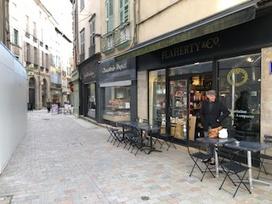 Local Commercial
         3 pièces
        - 48 m²