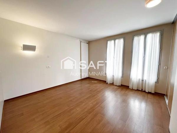 Bâtiment récent de 290 m2 au coeur de Léognan