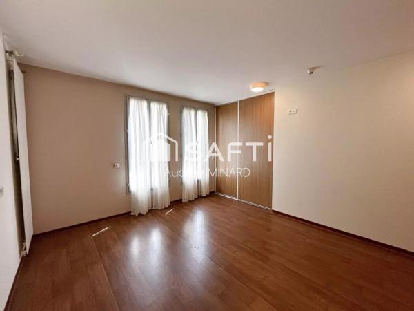 Bâtiment récent de 290 m2 au coeur de Léognan