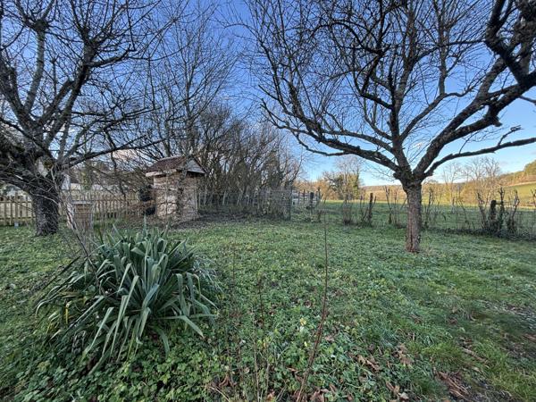 Terrain de loisir avec un chalet de 25 m² avec mezzanine canton d'AIGNAY LE DUC avec 550m² de terrain. Quemigny-sur-Seine (21510)