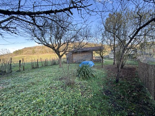 Terrain de loisir avec un chalet de 25 m² avec mezzanine canton d'AIGNAY LE DUC avec 550m² de terrain. Quemigny-sur-Seine (21510)