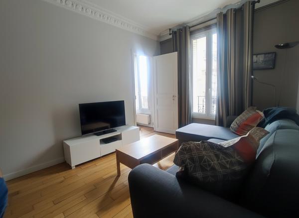 Beau 2 pièces calme et petite vue Tour Eiffel