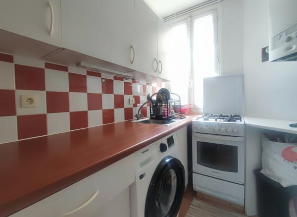 Beau 2 pièces calme et petite vue Tour Eiffel