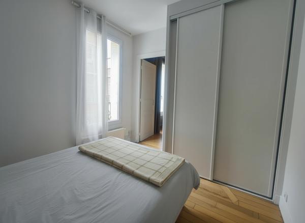 Beau 2 pièces calme et petite vue Tour Eiffel