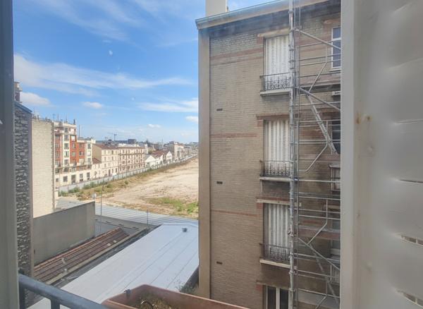 Beau 2 pièces calme et petite vue Tour Eiffel