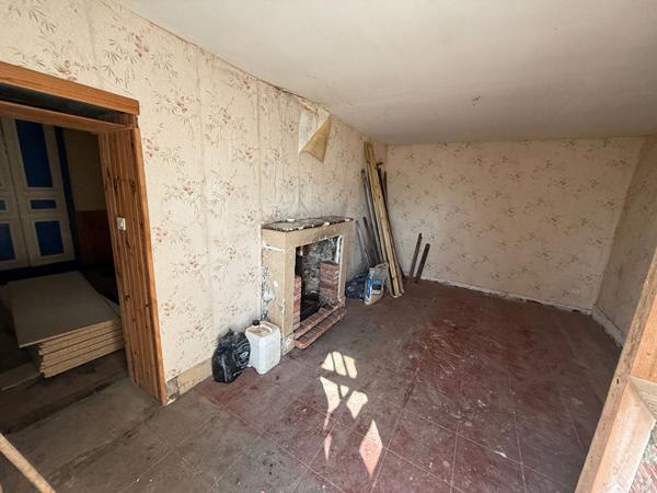 Maison à rénover située à CLAVIERES 36120 ARDENTES