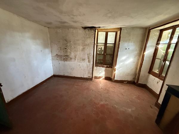 Maison à rénover située à CLAVIERES 36120 ARDENTES