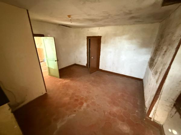 Maison à rénover située à CLAVIERES 36120 ARDENTES